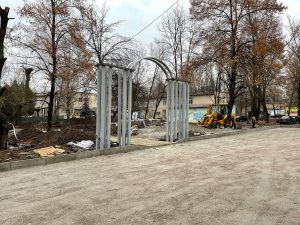 В Запорожье готовят к открытию новый сквер (ФОТО)
