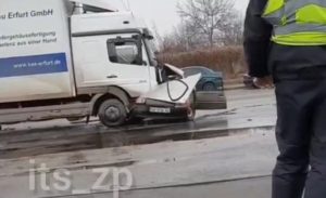 Погибли двое: появилось видео момента ДТП с грузовиком в Запорожье