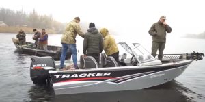 В Запорожье активисты во время рейда поймали инспектора на браконьерстве (ВИДЕО)