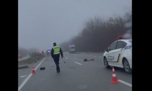 На трассе Днепр-Запорожье жуткое ДТП: авто всмятку, есть погибшие (ВИДЕО)