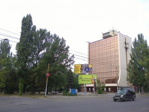 В центре Запорожья за 63 миллиона продают 10-этажное здание (ФОТО)