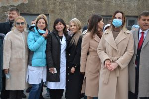 Тимошенко встретилась с медиками областной инфекционной больницы в Запорожье (ФОТО)