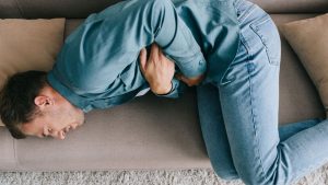 Врач рассказал, при каких симптомах COVID-19 нужно срочно обращаться в больницу