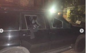 В Запорожье “обчистили” Toyota Prado, выбив окна: пропало много имущества (ФОТО)