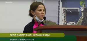 Спортсменке из Запорожья в мэрии вручили сертификат на покупку квартиры