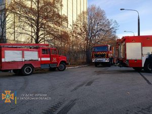 В Запорожье 40 спасателей выехали на пожар в офисном помещении  (ФОТО)