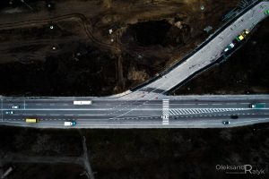 В Запорожье на Хортице водители массово нарушают ПДД (ВИДЕО)