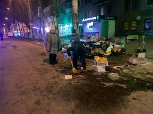 В Запорожье владелец МАФа кидался с молотком на подрядчиков (ФОТО, ВИДЕО)