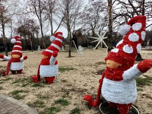 На Хортице почти готов новогодний городок: для запорожцев организуют транспорт (ФОТО, ВИДЕО)