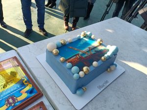 В Запорожье плавкран “Захарий” провожали с тортом (ФОТО)