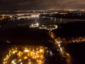 В Запорожье показали с высоты новогодний городок на Хортице (ВИДЕО)