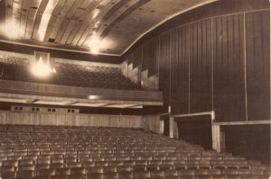 Опубликованы ретро-фото культурного центра Запорожья 1930 года: в кинотеатре помещалось 1000 зрителей