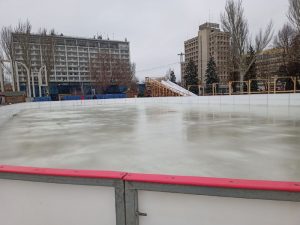 Названа дата открытия катка на Фестивальной в Запорожье: цены на посещение (ФОТО)