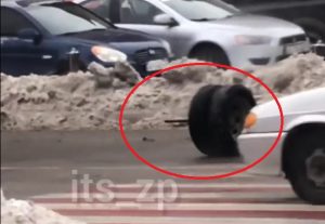 В Запорожье маршрутка начала разваливаться на ходу (ВИДЕО)