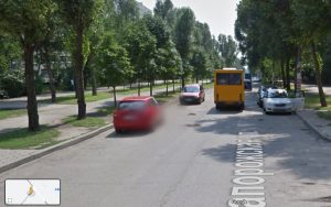 В Запорожье просят запретить парковку на части улицы в центре: маршрутки не могут разминуться (КАРТА)