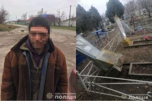 Мужчина показал на видео, как разгромил кладбище в Запорожской области (ФОТО)