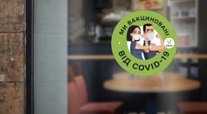 В МОЗ посоветовали отдыхающим на зимних курортах носить наклейки с ковид-сертификатами