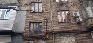В Запорожье в центре города разрушается жилой дом (ФОТО)
