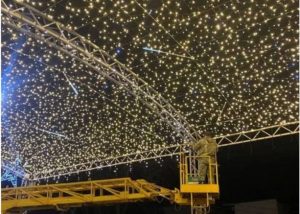 В Кирилловке прогулочный бульвар уже украсили к Новому году (ФОТО)
