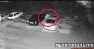 В Запорожской области автовымогателя засняли камеры: его просят опознать (ВИДЕО)