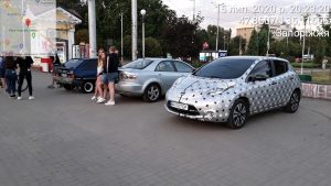 Смелость ушла: в центре Запорожья автохамы сбегают при виде инспекторов (ВИДЕО)