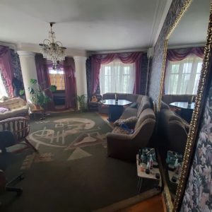 Раньше продавали за миллион: в Запорожье значительно подешевела арестованная квартира (ФОТО)