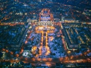 Фестивальная площадь в новогодних огнях с высоты: опубликованы яркие ФОТО