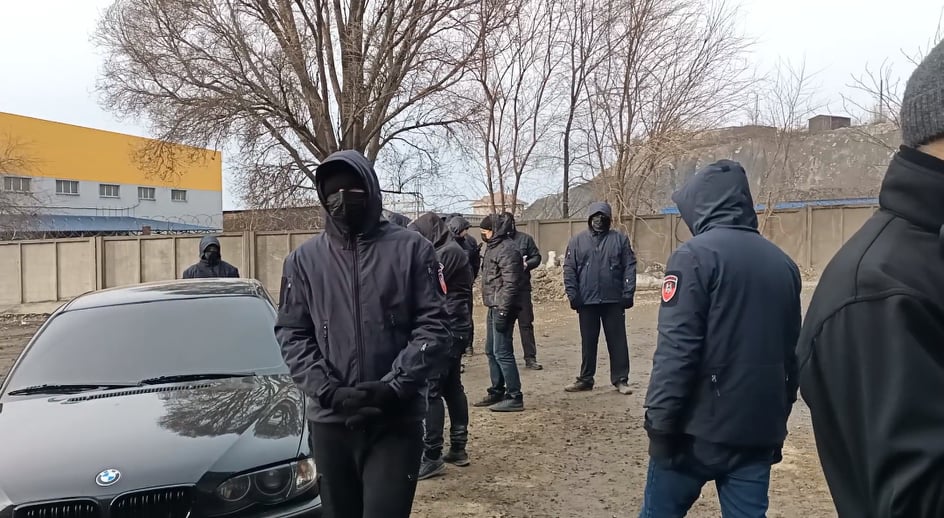 В Запорожье группа неизвестных пытается рейдерски захватить завод (ФОТО, ВИДЕО)