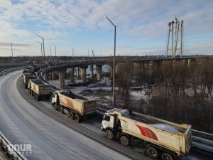В Запорожье 30 грузовиков готовы проверять на прочность вантовый мост: как это выглядит (ФОТО)