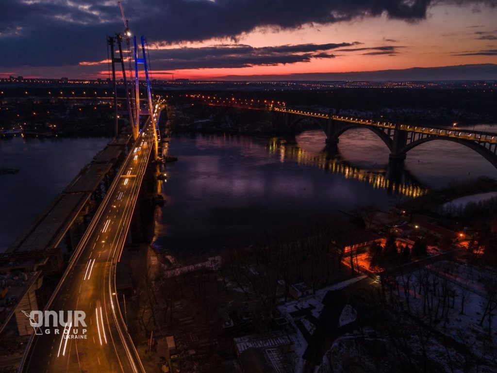 В Onur показали новый мост в Запорожье с высоты  вечером (ФОТО)