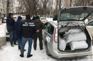 Капитан Нацгвардии крупными партиями распродавал имущество военной части в Запорожье (ФОТО)
