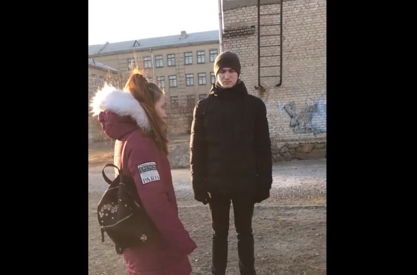 Адвокат показал следственный эксперимент по делу избиения школьниц в Запорожья (ВИДЕО)