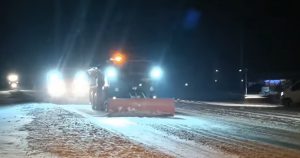 Из-за снегопадов Служба автодорог обратилась к водителям Запорожской области (ВИДЕО)