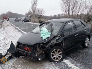 Четверо человек пострадали в тройном ДТП на трассе в Запорожской области (ФОТО)