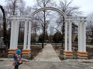 Как выглядит обустройство нового мини-сквера в Запорожье (ФОТО, ВИДЕО)