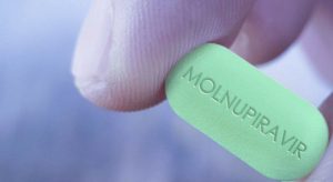 Украинцы начали принимать таблетки от коронавируса: как получить “Молнупиравир”