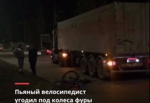 Пьяный велосипедист оказался под колесами фуры в Запорожской области (ФОТО, ВИДЕО)