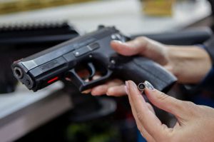 Легализация гражданского огнестрельного оружия: Рада приняла законопроект в первом чтении