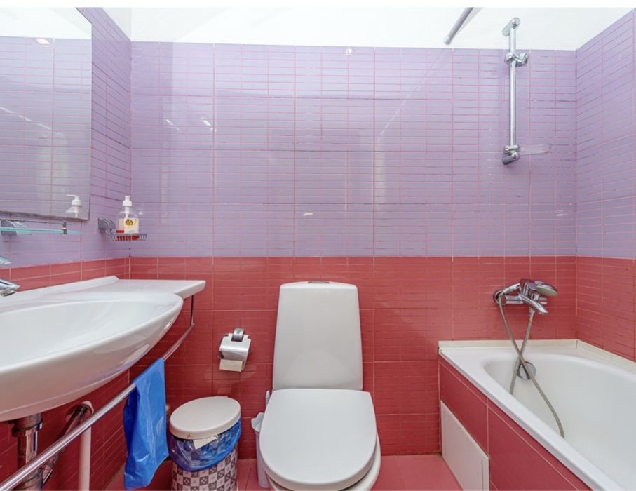 В центре Кирилловки продают 3-этажный отель за 620 тысяч долларов