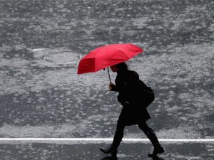 Синоптик предупредила об опасной погоде в Украине: солнца станет меньше
