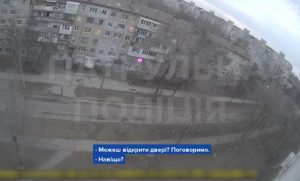 В Запорожье полиции пришлось вломиться в квартиру ради спасения от суицида (ВИДЕО)