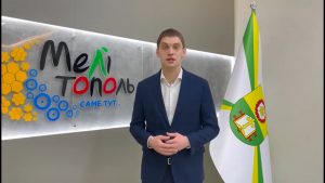 Мэр Мелитополя записал видеообращение о готовности принять переселенцев с Луганска и Донецка