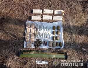 Гранатомет, гранаты и тысяча патронов: в Запорожье выявили схрон оружия и боеприпасов (ФОТО)