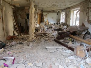 Мешканка Гуляйполя показала свою зруйновану квартиру (ФОТО)