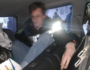 Прячутся в багажниках авто и прикидываются иностранцами: как уклонисты пытаются покинуть территорию Украины (ФОТО)