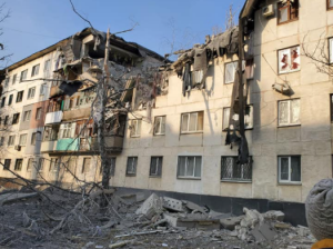 Опубліковані фото наслідків обстрілу Лисичанська