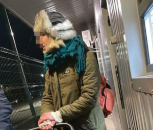 Видавав себе за жінку: на кордоні затримали чоловіка у жіночому вбранні (ФОТО)