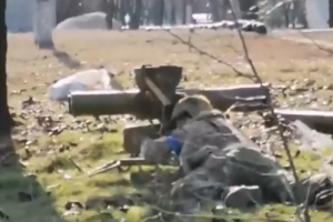 В мережі показали, як у Маріуполі українські воїни знищували катер РФ (ВІДЕО)