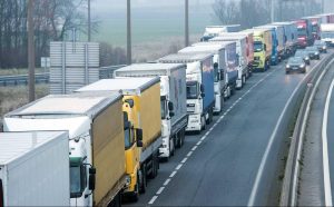 Водіям легковиків на період воєнного стану дозволили керувати вантажівками (ДОКУМЕНТ)