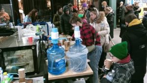 Среди прибывших из Мариуполя в Запорожье более 1000 детей (ФОТО)